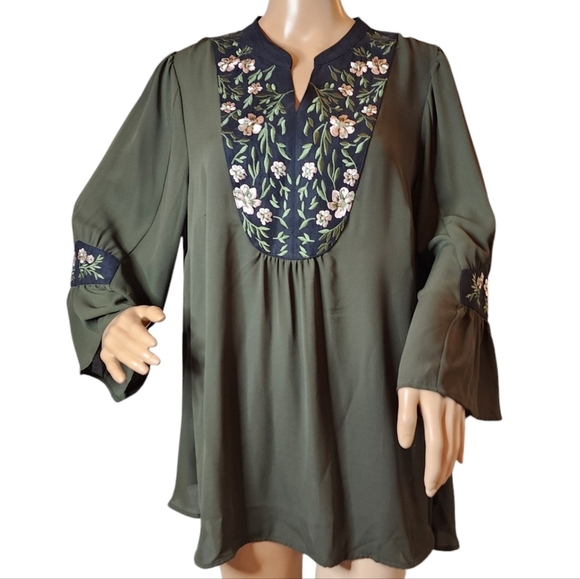 NWT style & co green floral embroidered flare sleeve blouse. Women's size 1X. - Picture 9 of 16